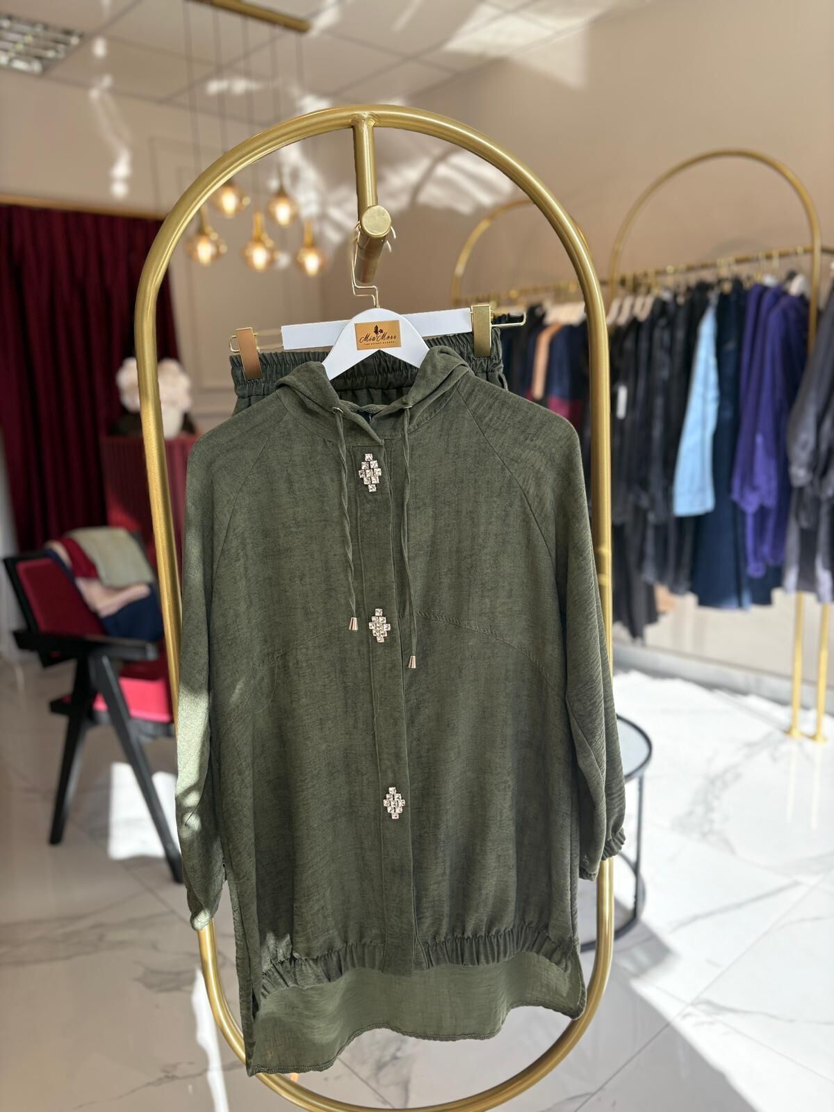 Taş Detaylı Keten Takım