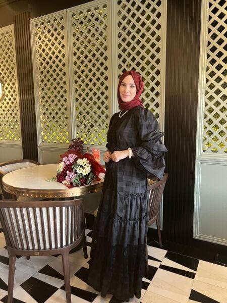 FUŞ DANTEL DETAYLI ELBİSE