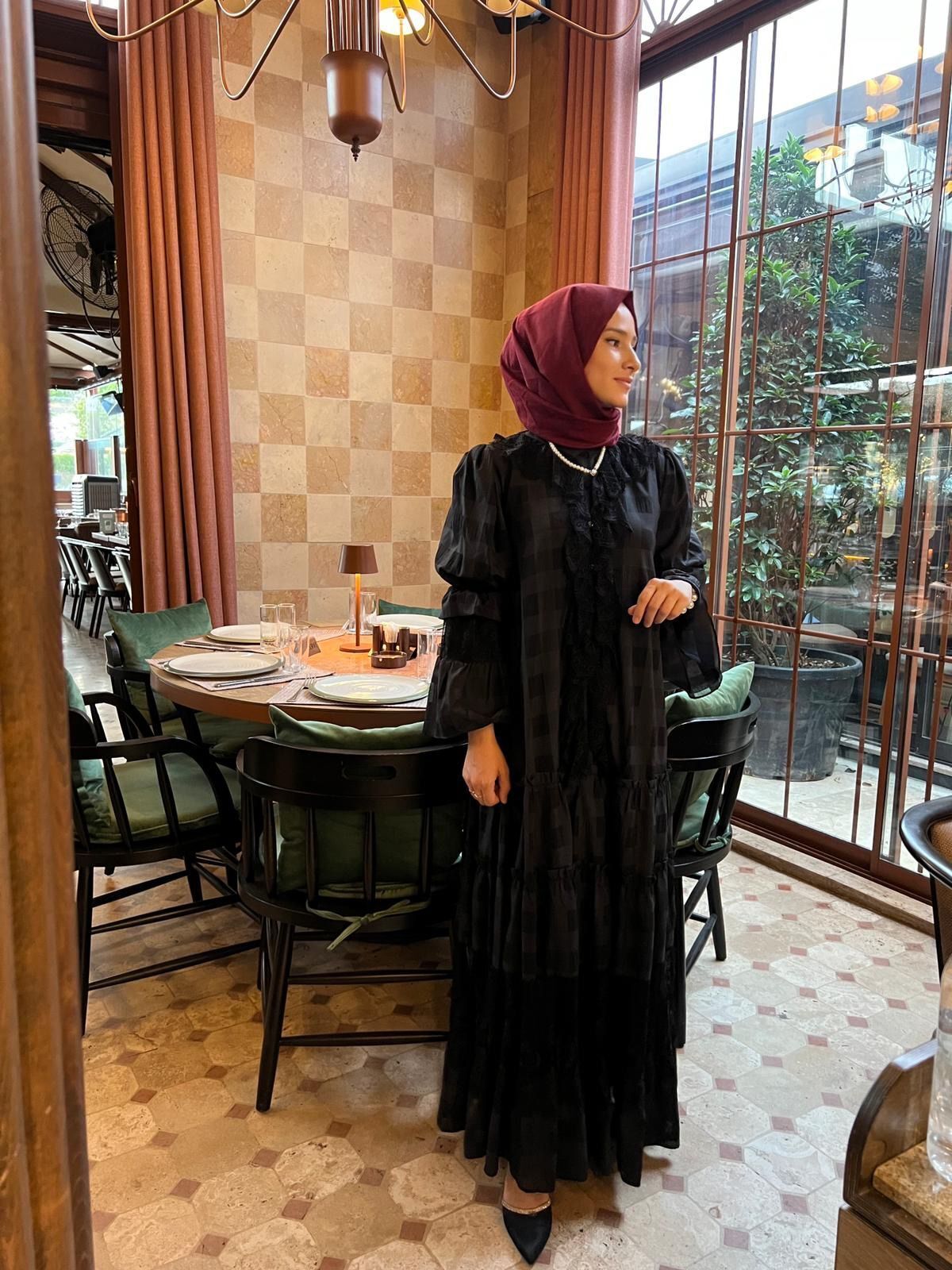 FUŞ DANTEL DETAYLI ELBİSE