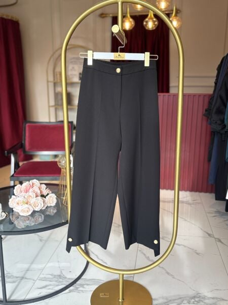 Yusuf Özdemir Asimetrik Paça Detaylı Pantolon ( SİYAH )