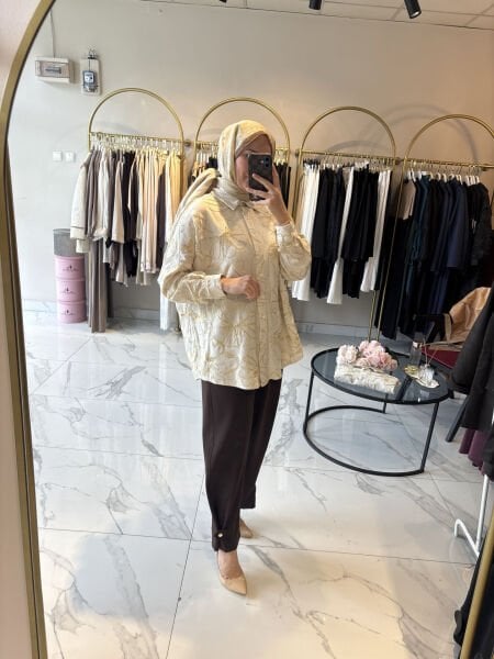 Gold İşlemeli Keten Gömlek