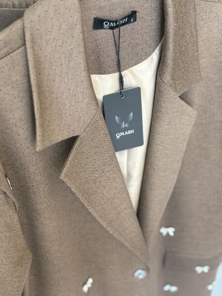 Fiyonk Taş Detaylı Latte Ceketli Takım