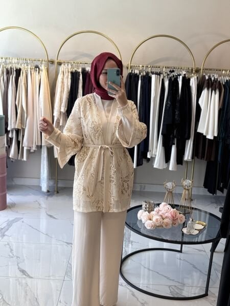 Pul işlemeli üçlü takım