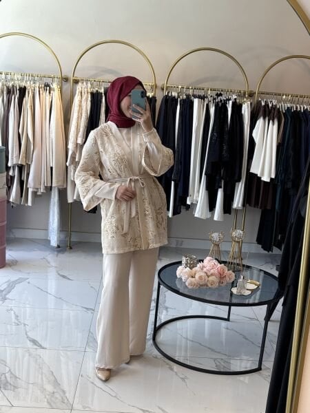 Pul işlemeli üçlü takım